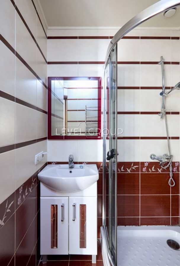 Продаж 2-кімнатної квартири 60 м², Шовковична вул., 18Б