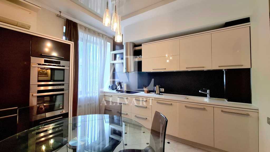 Продаж 3-кімнатної квартири 147.7 м², Велика Васильківська вул., 67/7