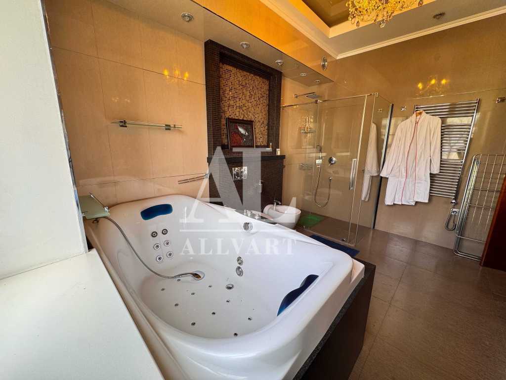 Продаж 3-кімнатної квартири 147.7 м², Велика Васильківська вул., 67/7