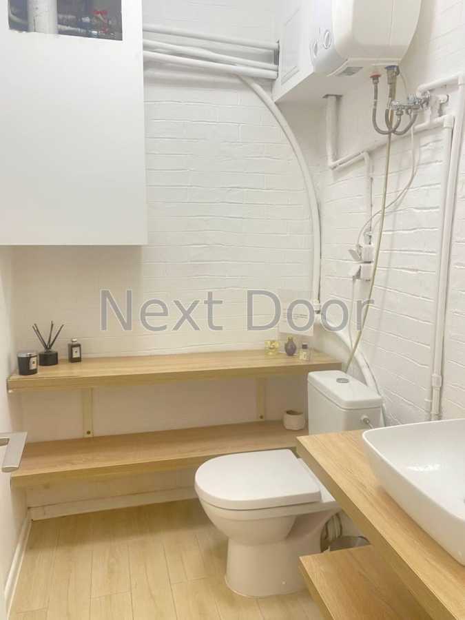 Продаж офісу 98 м², Шовковична вул., 7А