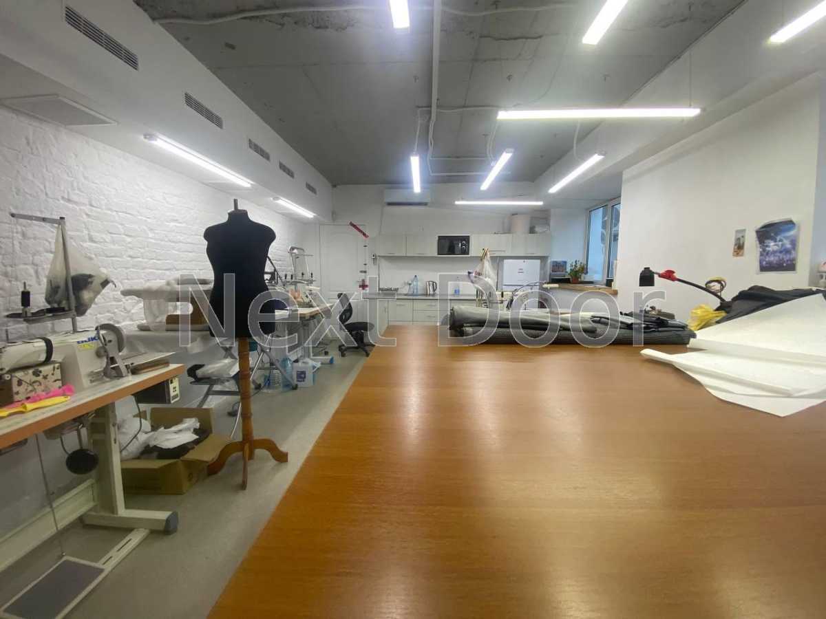 Продаж офісу 98 м², Шовковична вул., 7А