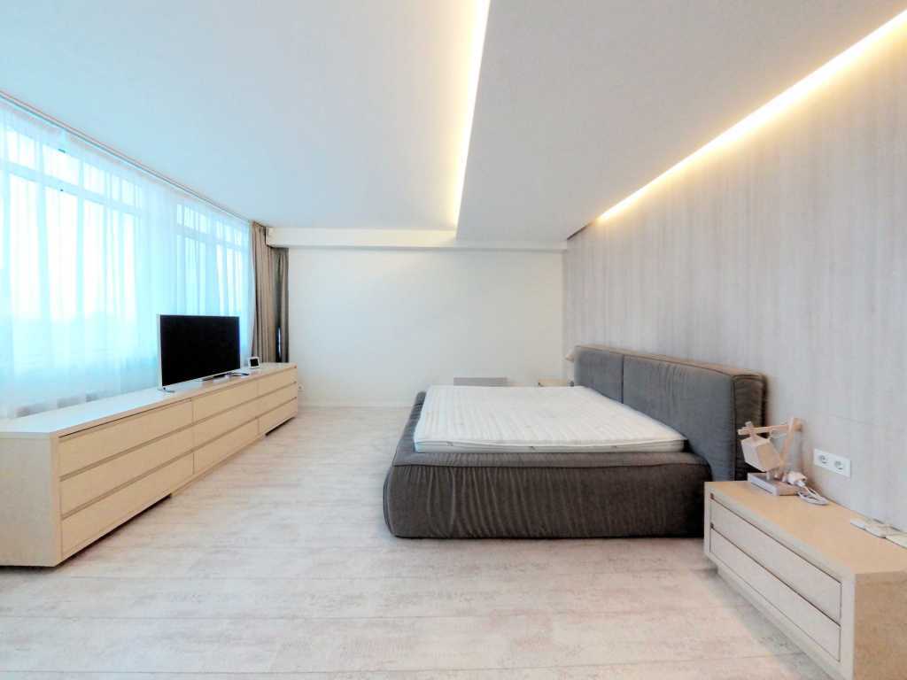 Оренда 3-кімнатної квартири 202 м², Євгена Коновальця вул., 44А