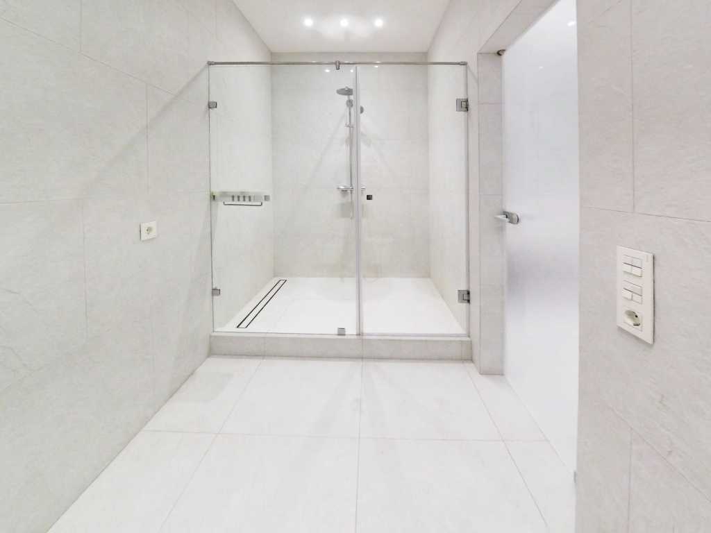 Оренда 3-кімнатної квартири 202 м², Євгена Коновальця вул., 44А