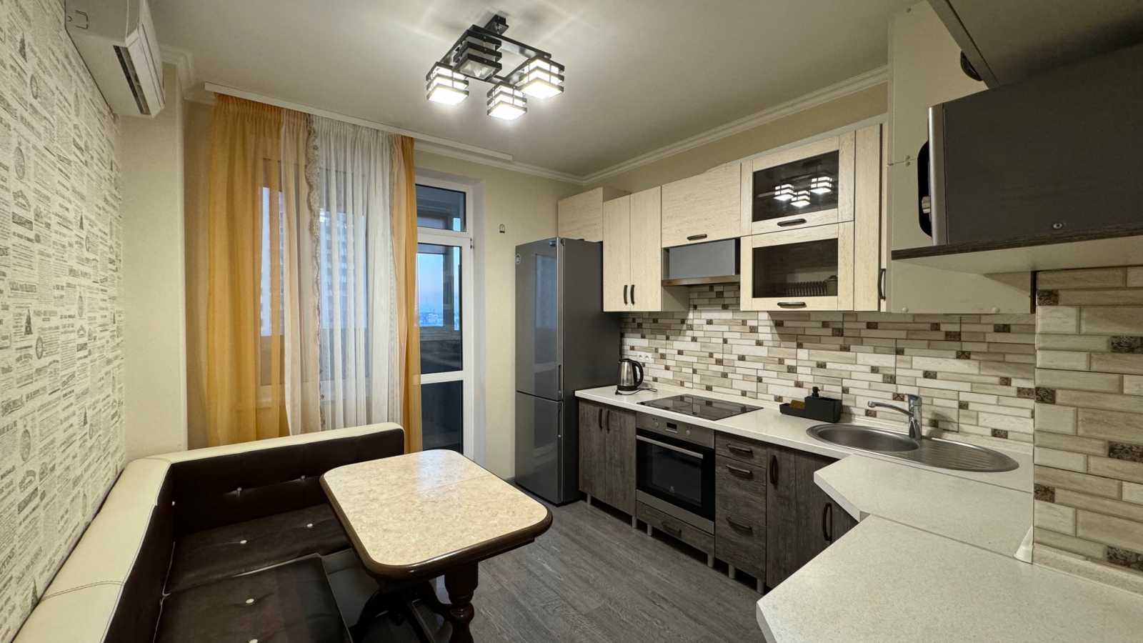 Оренда 1-кімнатної квартири 42 м², Чорновола вул., 6А