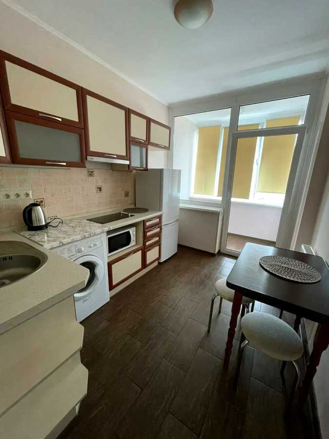 Оренда 1-кімнатної квартири 36 м², Богатирська вул., 6А