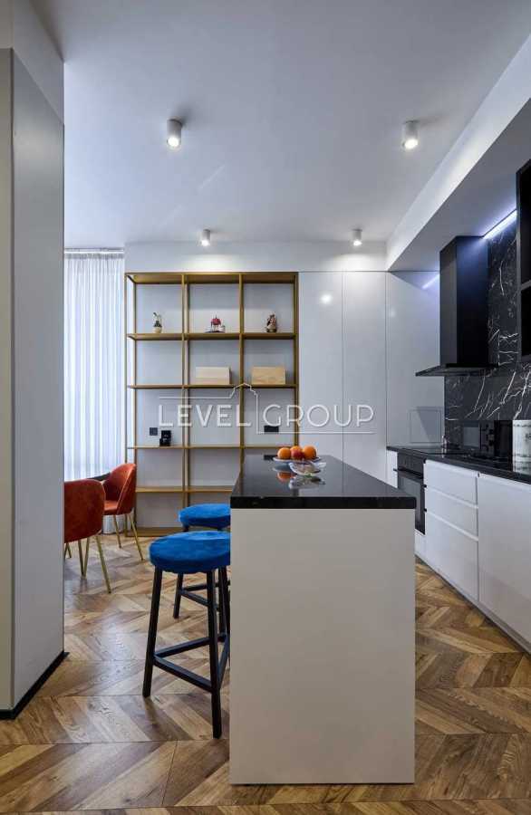 Продажа 1-комнатной квартиры 56 м², Василия Тютюнника ул., 37/1