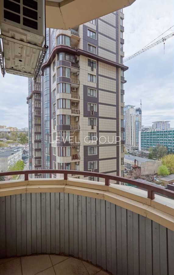 Продажа 1-комнатной квартиры 56 м², Василия Тютюнника ул., 37/1