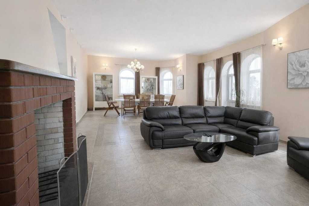 Продаж будинку 390 м², Лісна