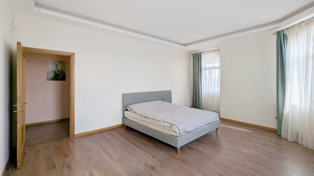 Продаж будинку 390 м², Лісна