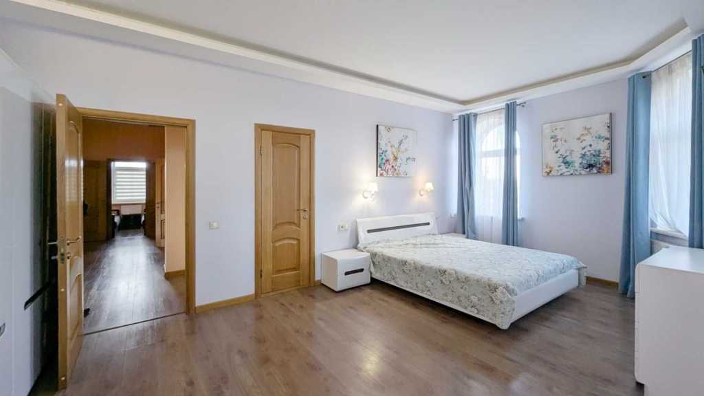 Продаж будинку 390 м², Лісна