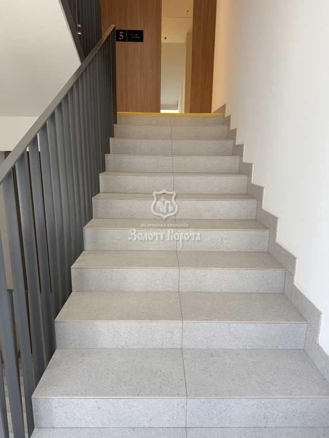 Продажа 2-комнатной квартиры 93.7 м², Набережно-Крещатицкая ул., 21