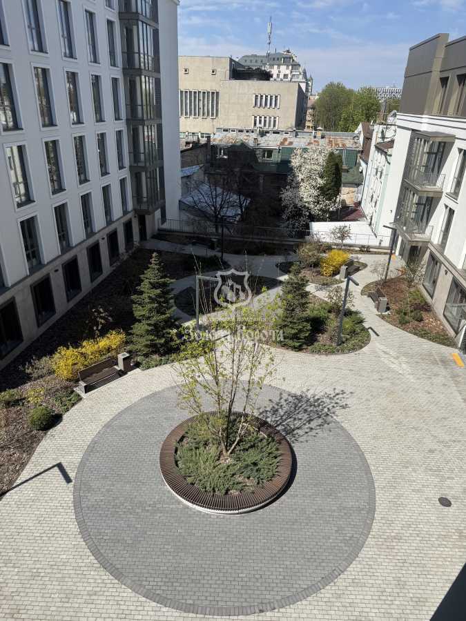 Продажа 2-комнатной квартиры 93.7 м², Набережно-Крещатицкая ул., 21