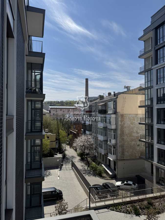 Продажа 2-комнатной квартиры 93.7 м², Набережно-Крещатицкая ул., 21