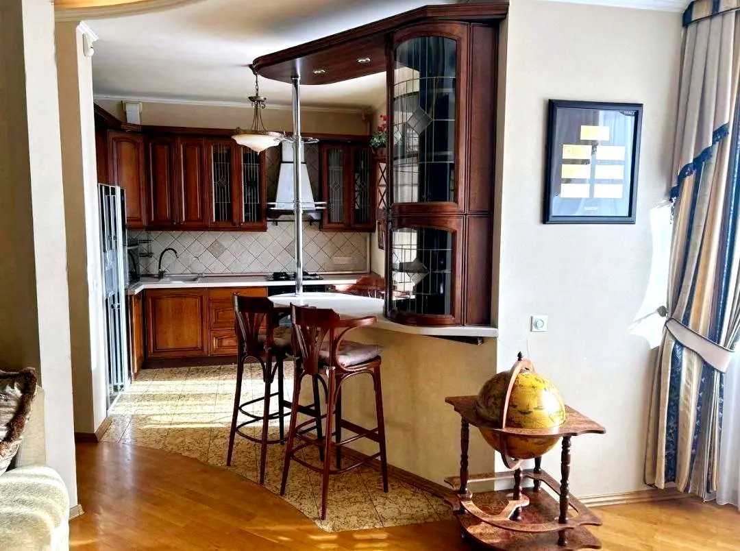 Оренда 4-кімнатної квартири 120 м², Волоська вул., 12в