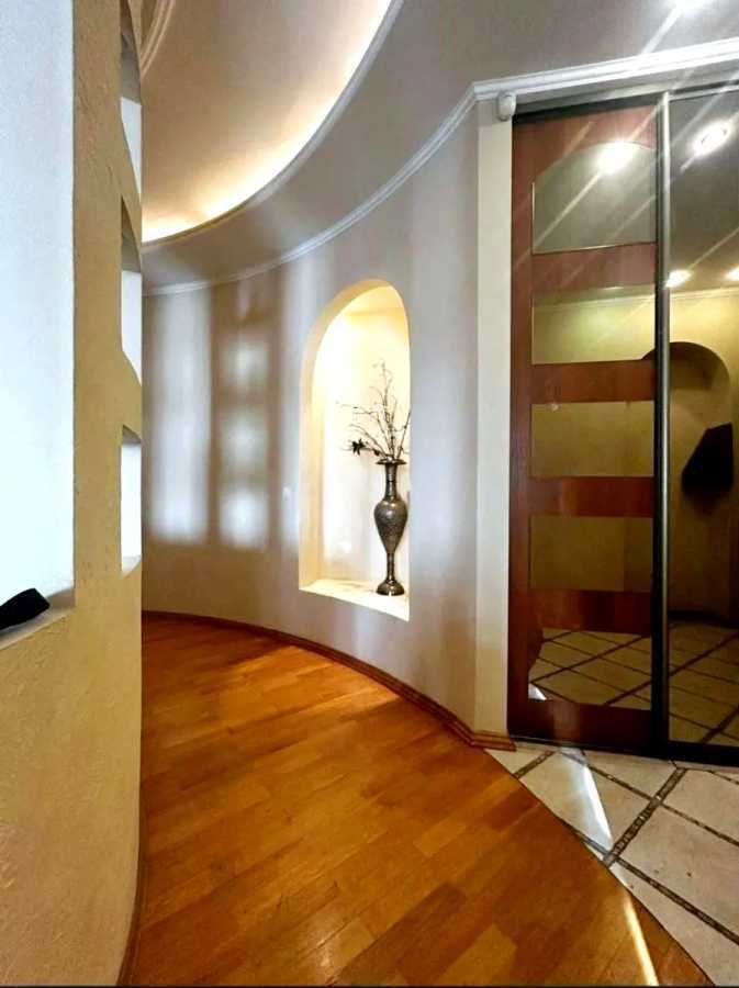 Оренда 4-кімнатної квартири 120 м², Волоська вул., 12в