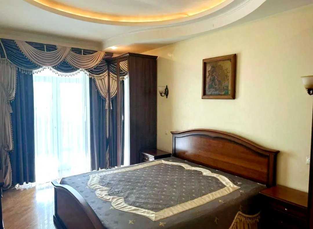 Оренда 4-кімнатної квартири 120 м², Волоська вул., 12в