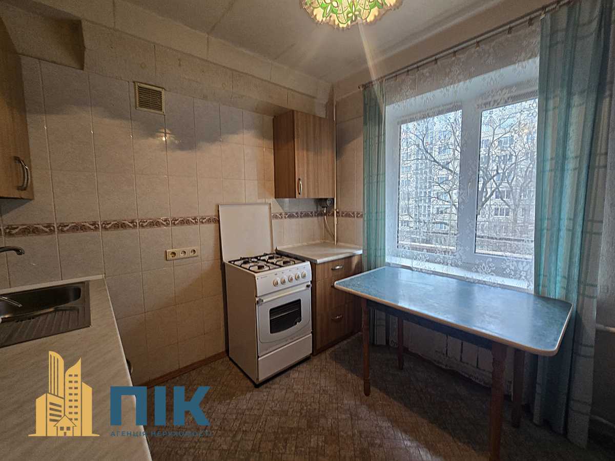 Продаж 2-кімнатної квартири 60 м², Миколи Ушакова вул., 12