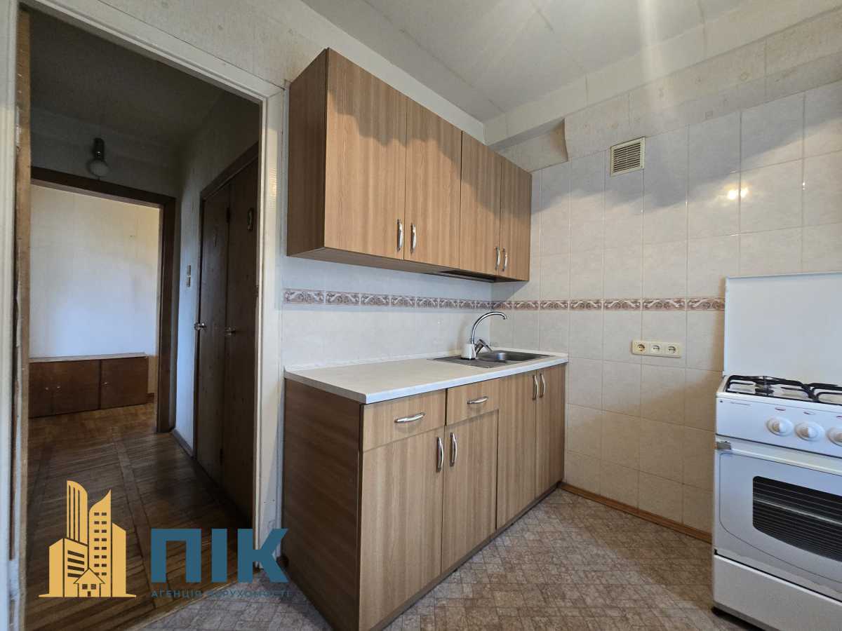 Продаж 2-кімнатної квартири 60 м², Миколи Ушакова вул., 12
