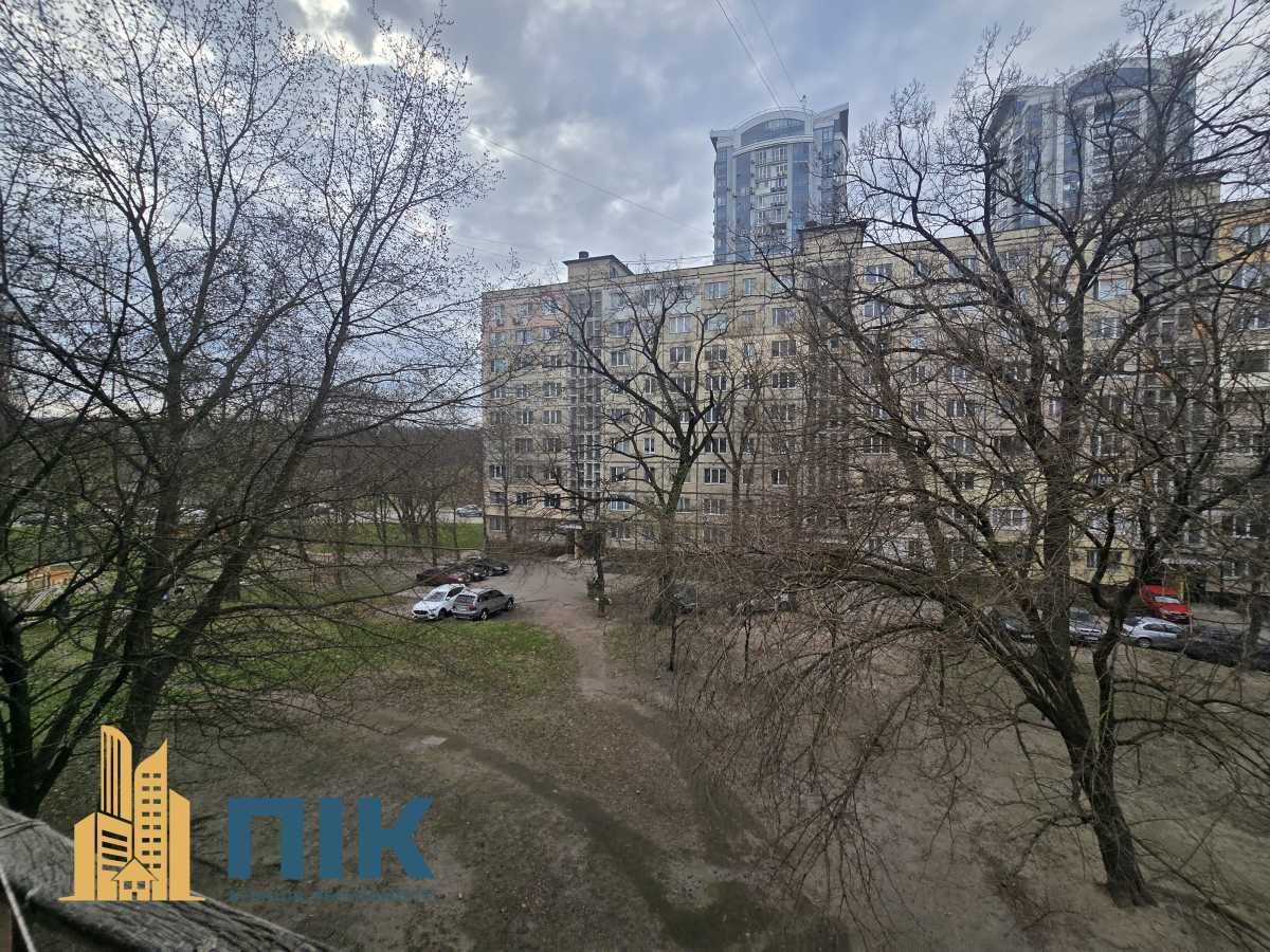 Продаж 2-кімнатної квартири 60 м², Миколи Ушакова вул., 12