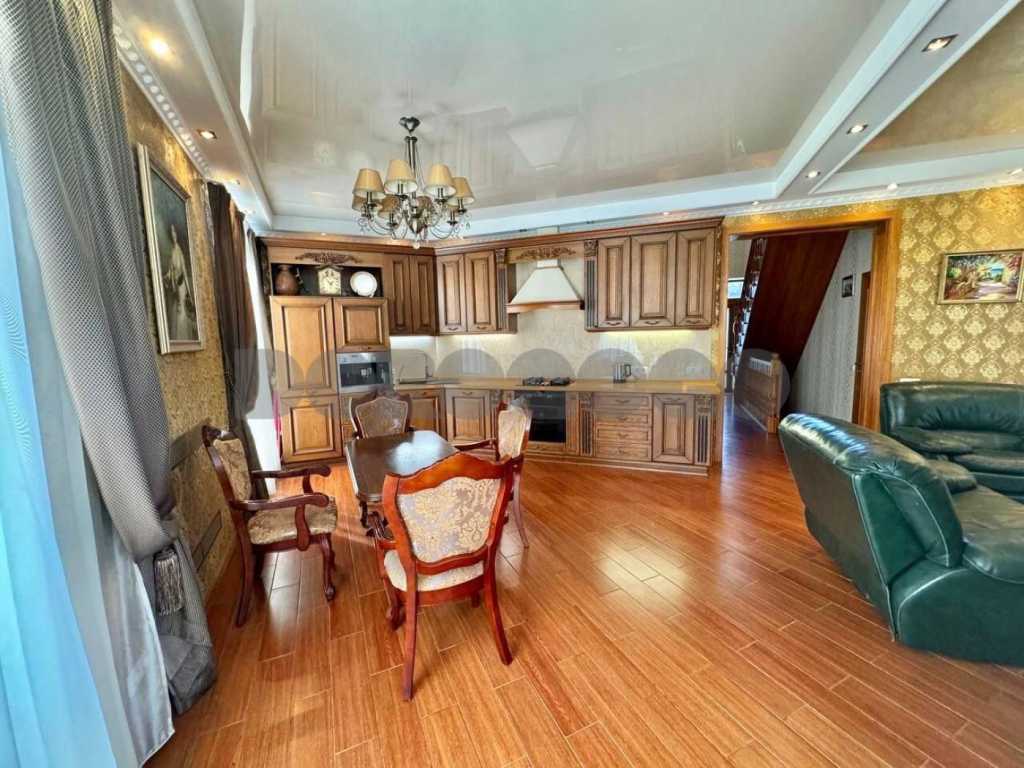 Продаж 4-кімнатної квартири 200 м², Печерська, 54