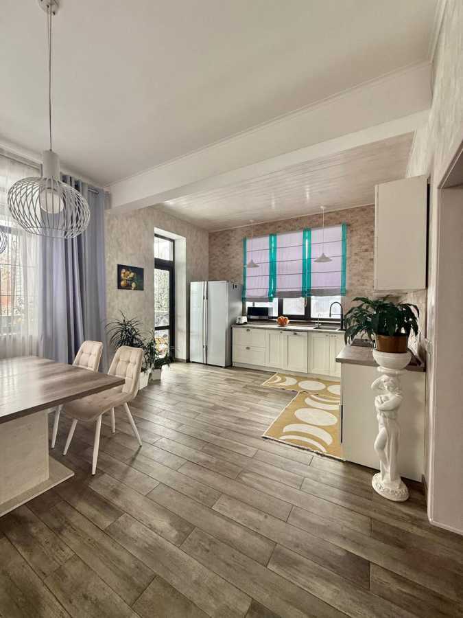 Аренда дома 360 м², Озерна