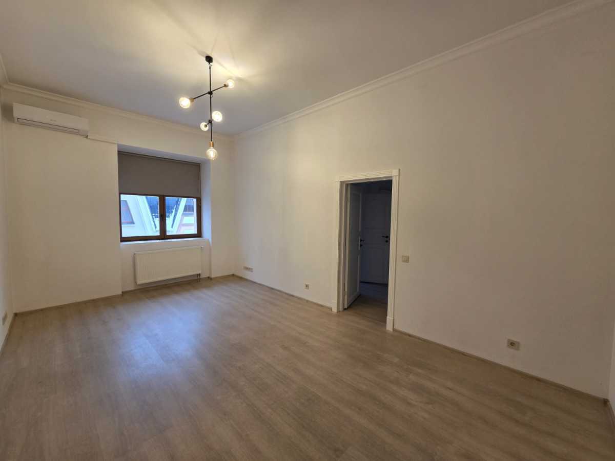 Продажа 4-комнатной квартиры 167 м², Воздвиженская ул., 20