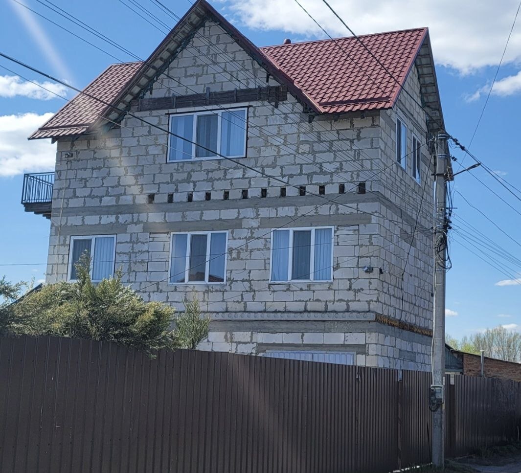 Продаж будинку 240 м²