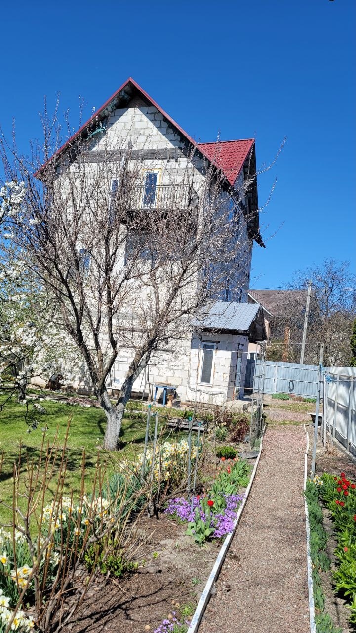 Продаж будинку 240 м²