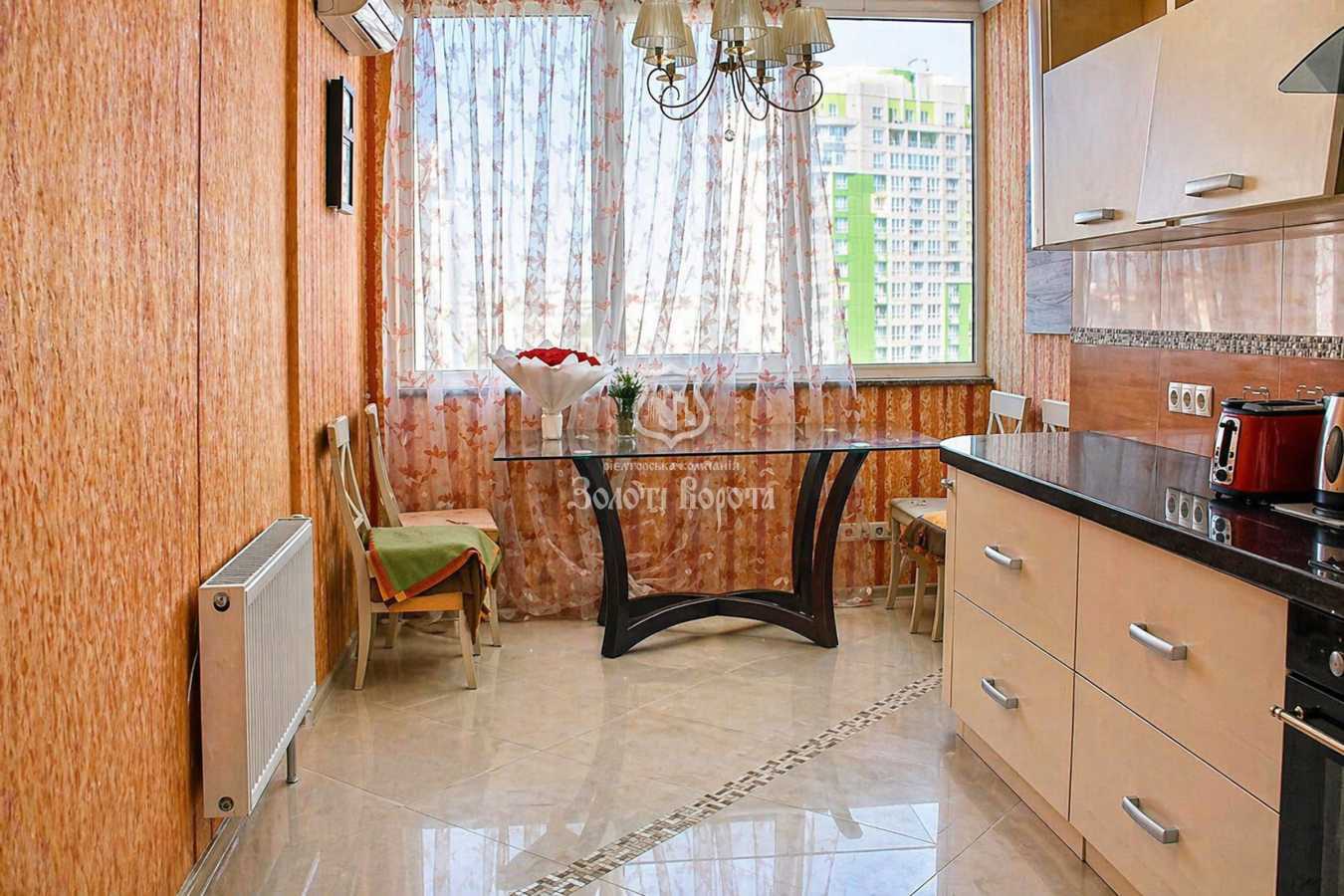 Продаж 2-кімнатної квартири 92 м², Вишгородська вул., 45Б/4