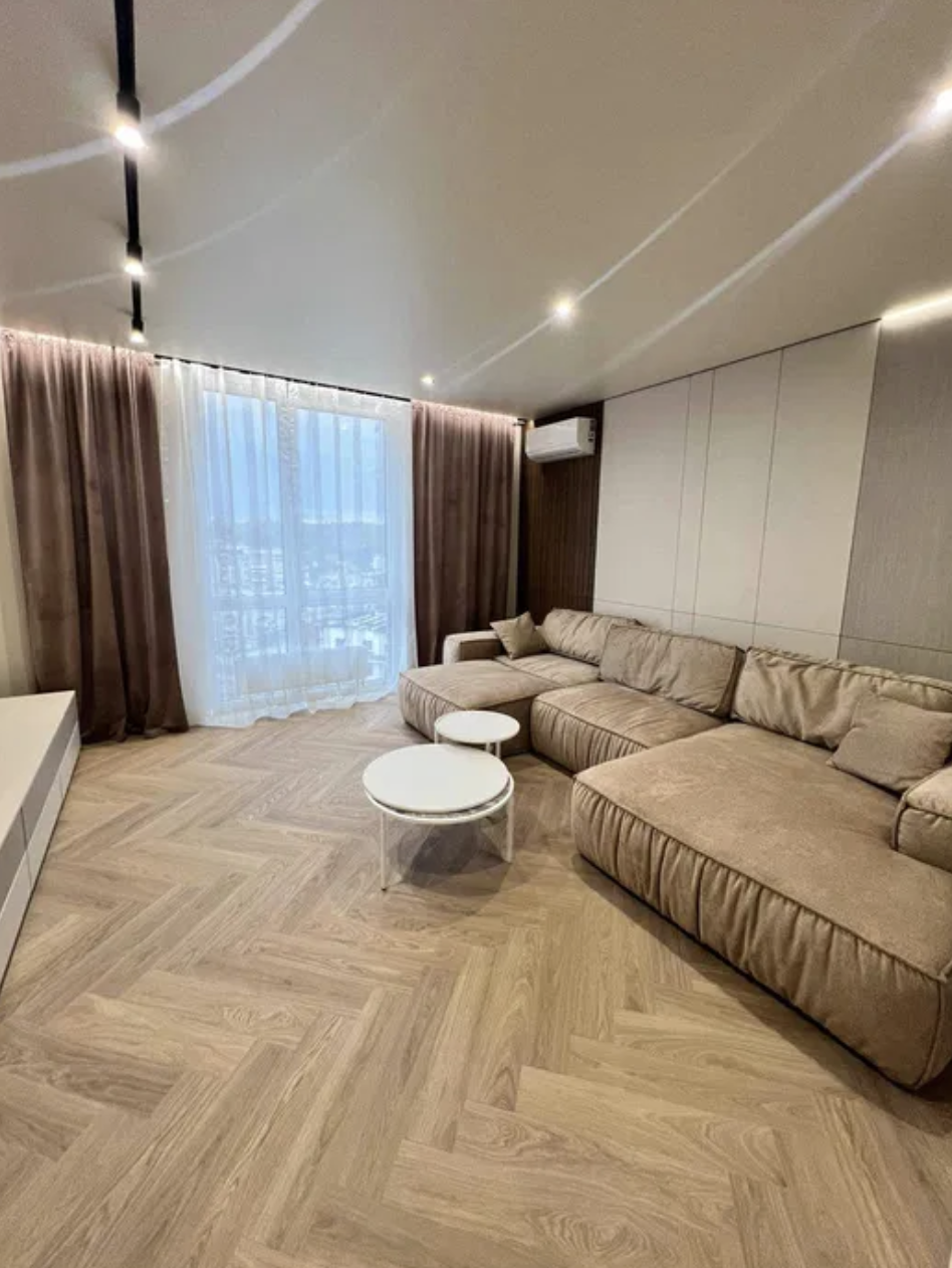 Продажа 2-комнатной квартиры 67 м²