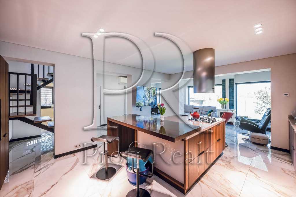 Продажа дома 368 м², Озерна вулиця