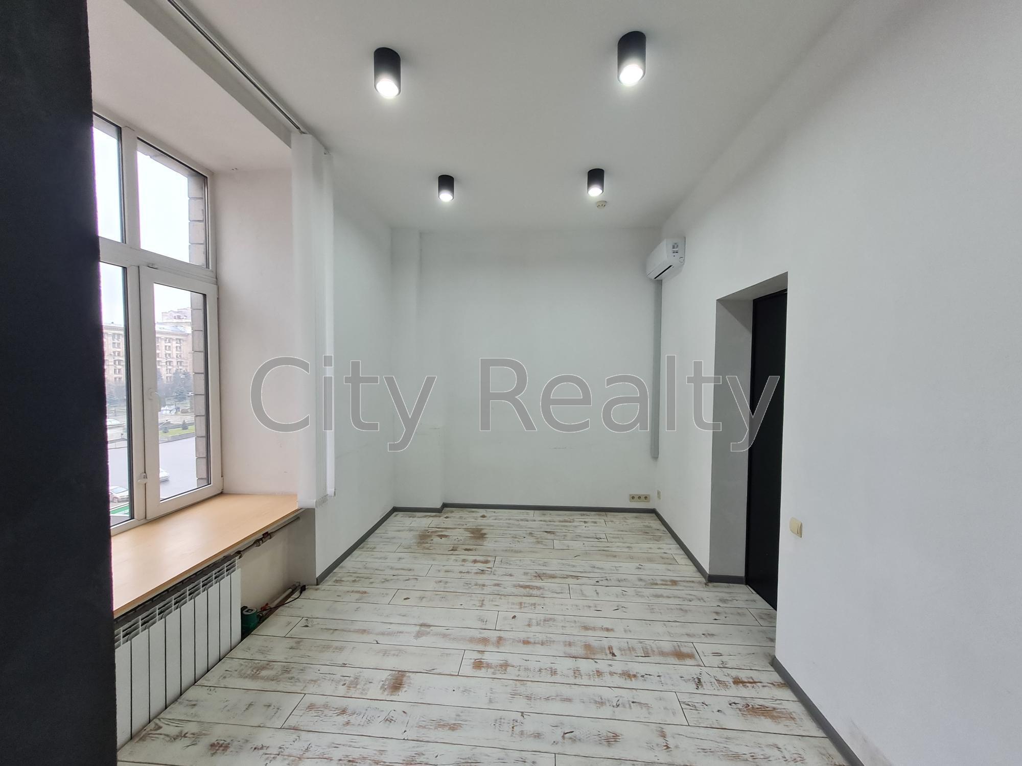 Аренда офиса 75.5 м², Крещатик ул., 7/11