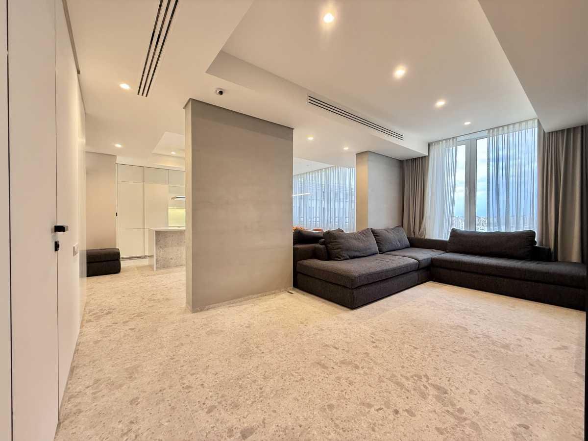Продажа 5-комнатной квартиры 156 м², Днепровская наб., 18Б