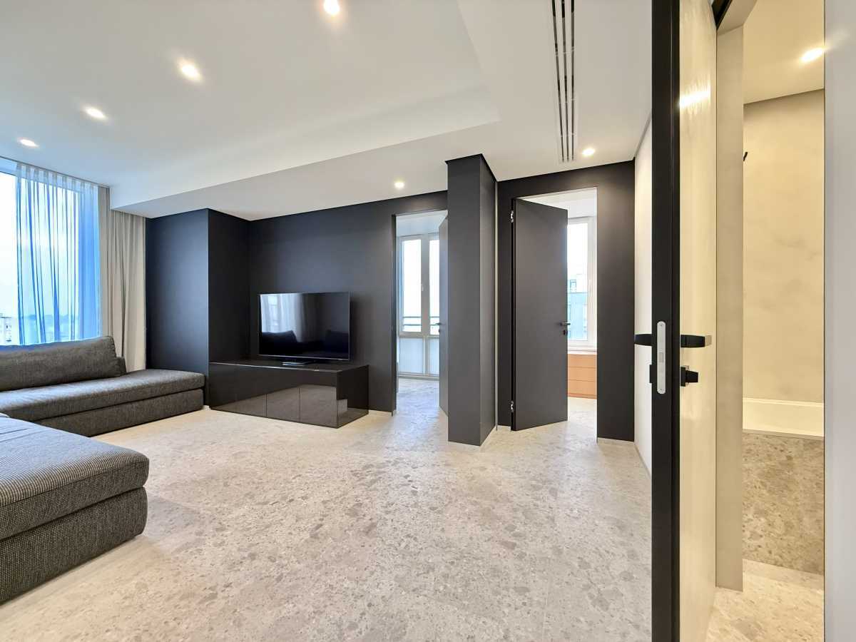 Продажа 5-комнатной квартиры 156 м², Днепровская наб., 18Б