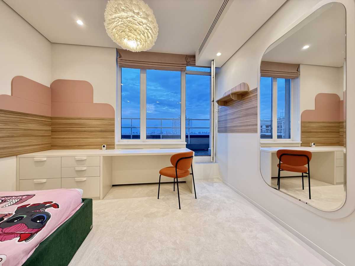 Продажа 5-комнатной квартиры 156 м², Днепровская наб., 18Б
