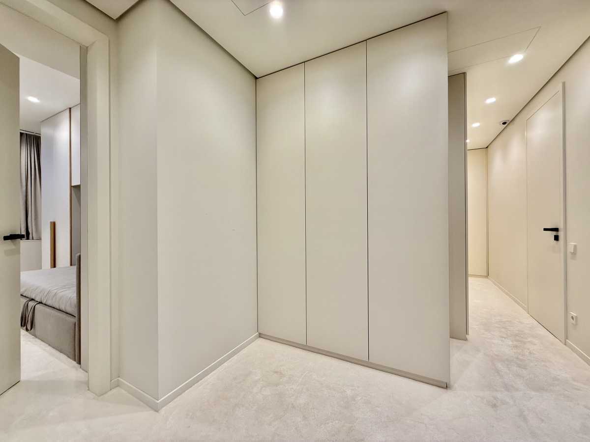 Продажа 5-комнатной квартиры 156 м², Днепровская наб., 18Б