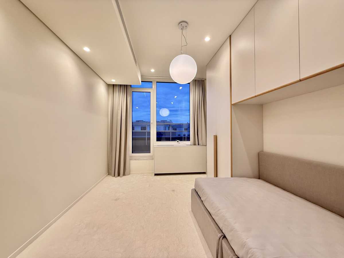 Продажа 5-комнатной квартиры 156 м², Днепровская наб., 18Б