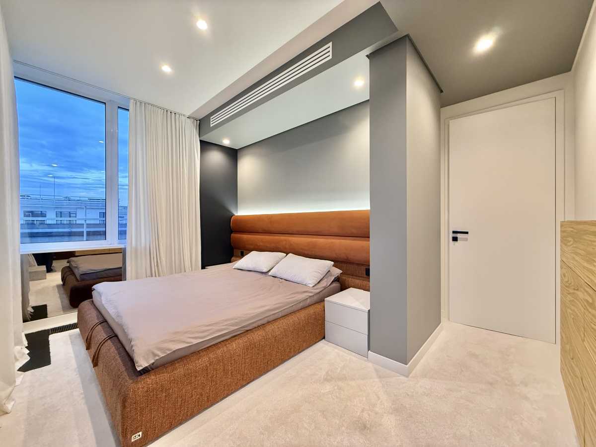 Продажа 5-комнатной квартиры 156 м², Днепровская наб., 18Б