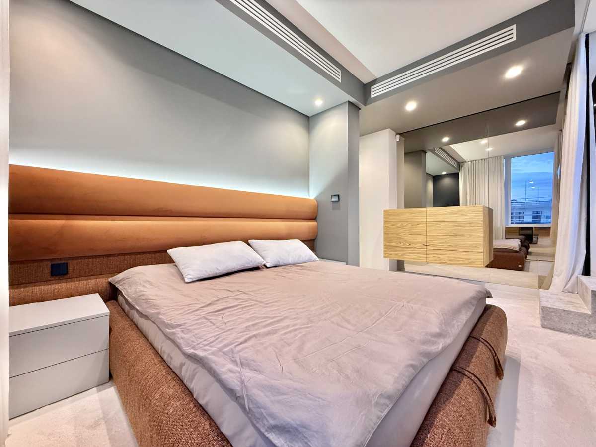 Продажа 5-комнатной квартиры 156 м², Днепровская наб., 18Б