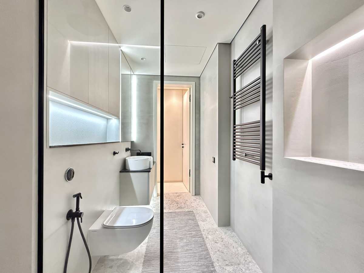 Продажа 5-комнатной квартиры 156 м², Днепровская наб., 18Б