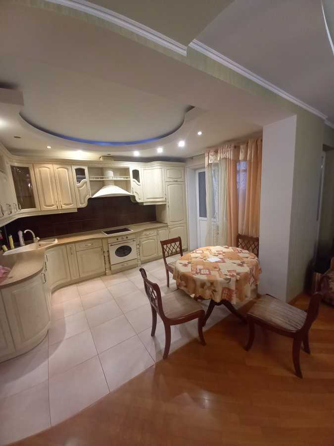 Аренда 2-комнатной квартиры 70 м², Верховного Совета бул., 14Б