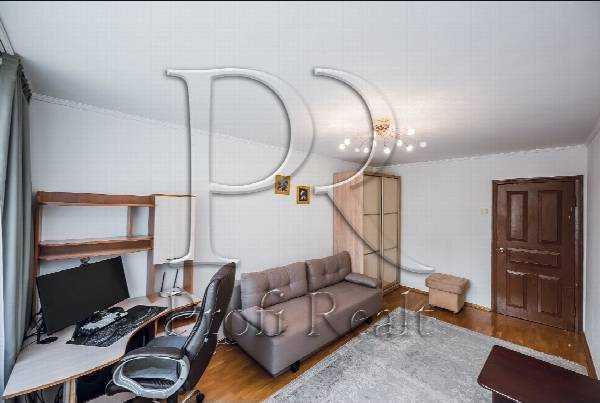 Продажа 3-комнатной квартиры 71 м², Голосеевский просп., 19