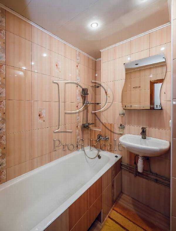 Продажа 3-комнатной квартиры 71 м², Голосеевский просп., 19