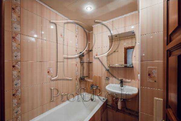 Продажа 3-комнатной квартиры 71 м², Голосеевский просп., 19