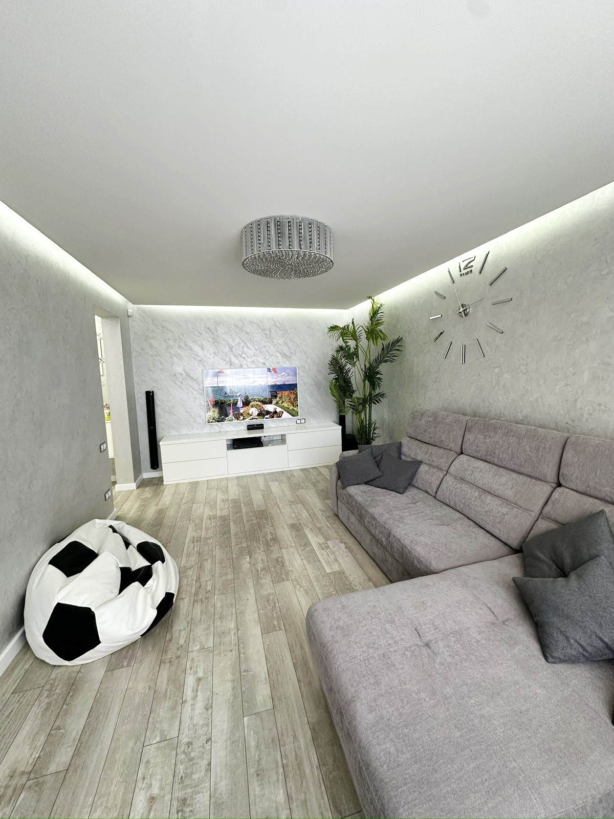 Продажа 2-комнатной квартиры 53 м², Крылова ул.