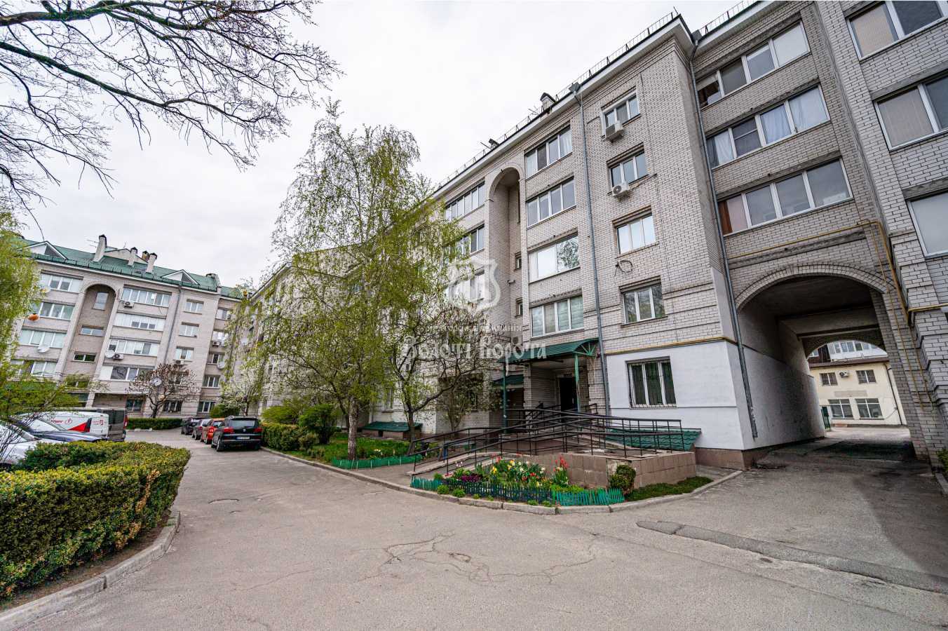 Продажа 2-комнатной квартиры 74.3 м², Погребняка ул., 14