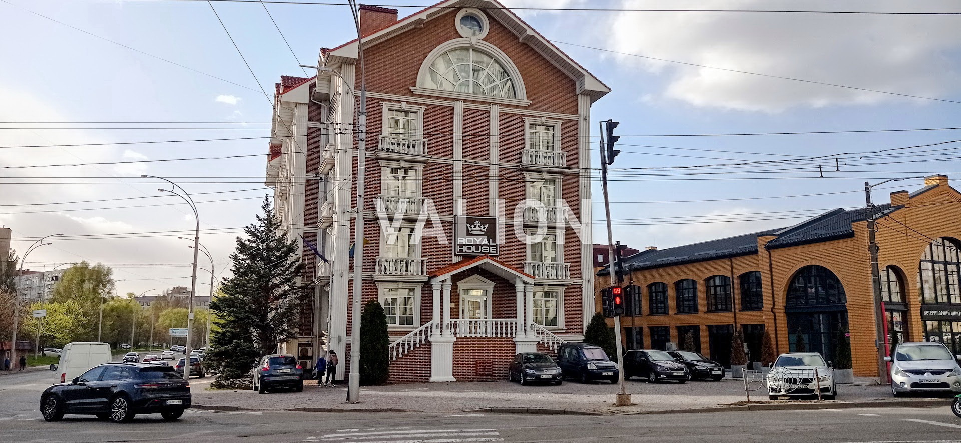 Продажа 3-комнатной квартиры 131.6 м², Григория Гуляницкого ул., 44/1