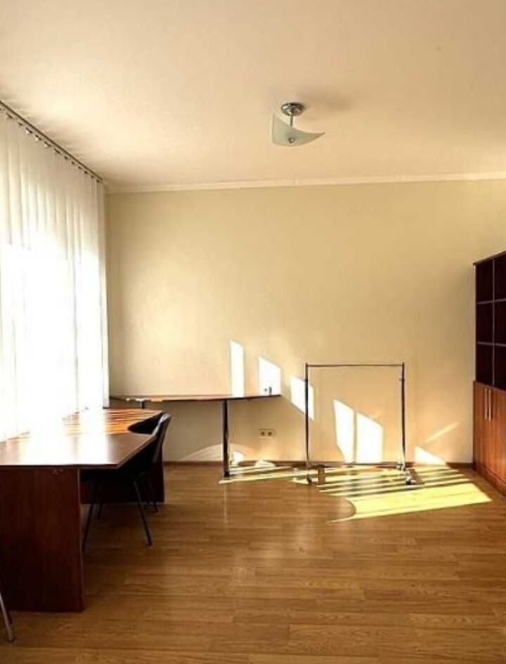 Аренда офиса 22 м², Амвросия Бучмы ул., 5