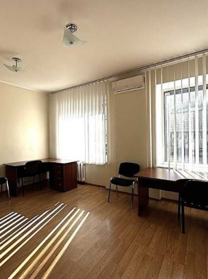 Аренда офиса 22 м², Амвросия Бучмы ул., 5