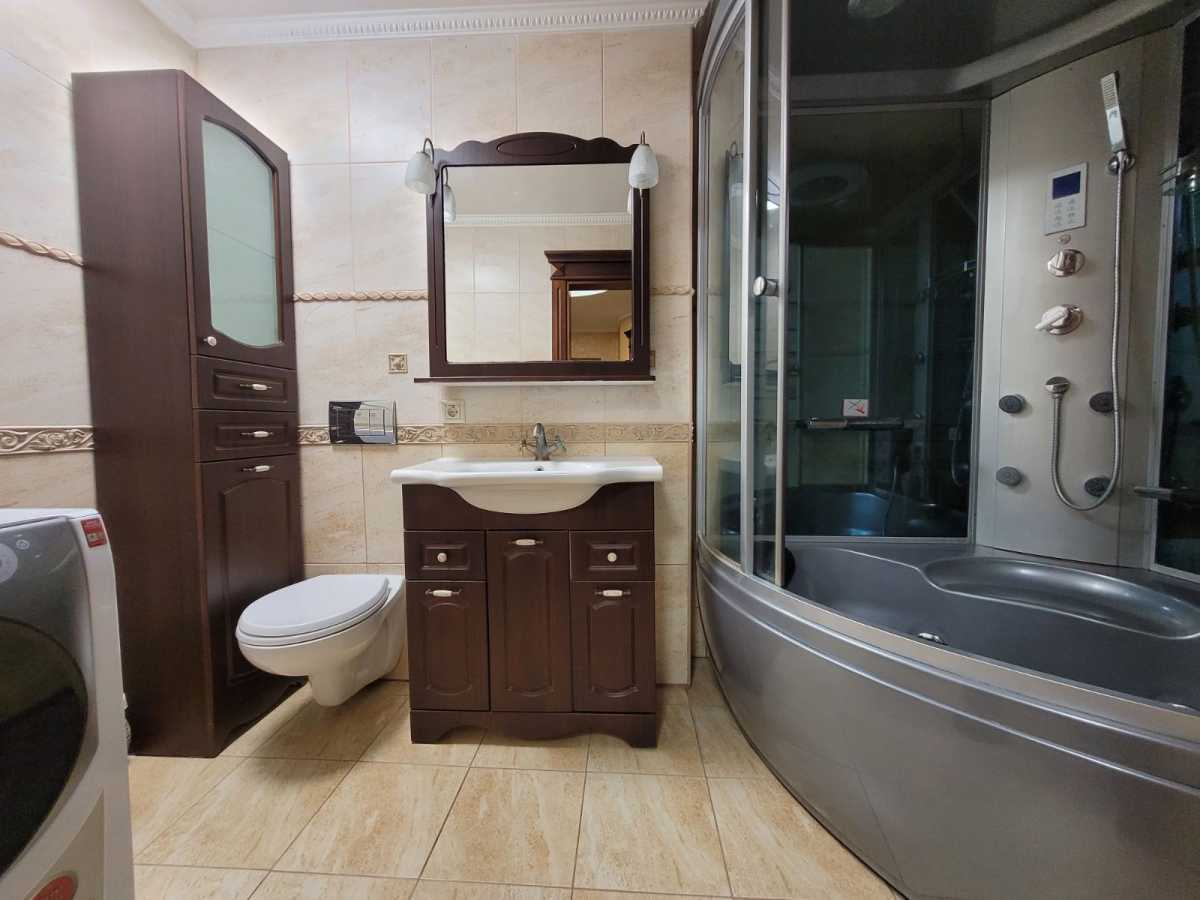 Продажа 2-комнатной квартиры 68 м², Леси Украинки ул.